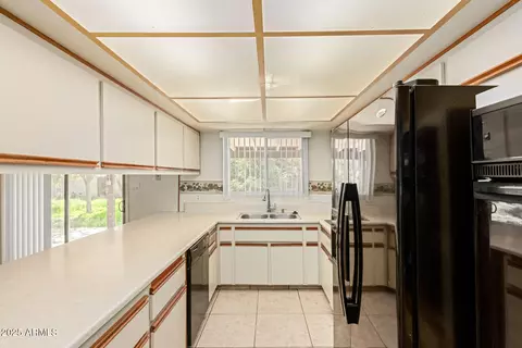 Kitchen - 6281 W Wolf St, Phoenix, AZ 85033 photo 2 of 3