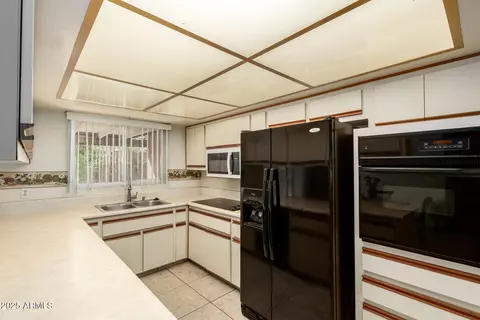 Kitchen - 6281 W Wolf St, Phoenix, AZ 85033 photo 1 of 3