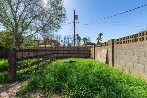 Exterior - 6281 W Wolf St, Phoenix, AZ 85033 photo 4 of 5