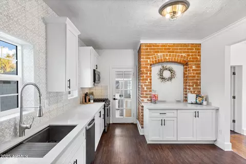 Kitchen - 1637 Earll Dr, Phoenix, AZ 85016 photo 1 of 3