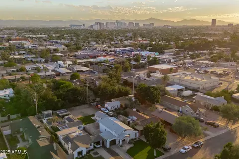 View/Area - 1637 Earll Dr, Phoenix, AZ 85016 photo 6 of 6