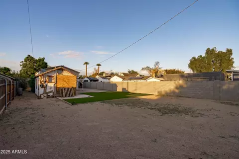 Exterior - 1637 Earll Dr, Phoenix, AZ 85016 photo 6 of 9