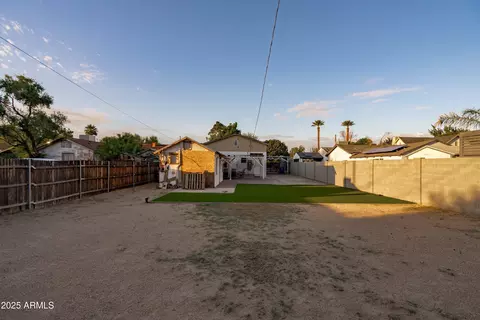 Exterior - 1637 Earll Dr, Phoenix, AZ 85016 photo 5 of 9