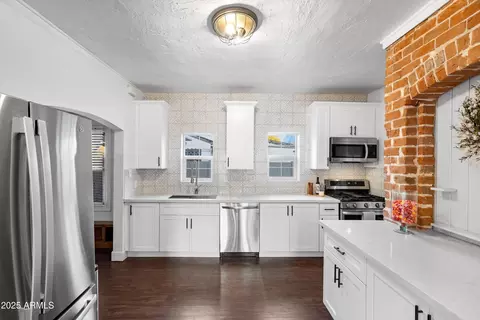 Kitchen - 1637 Earll Dr, Phoenix, AZ 85016 photo 2 of 3