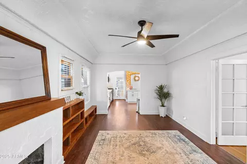 Entry Way - 1637 Earll Dr, Phoenix, AZ 85016 photo 3 of 5