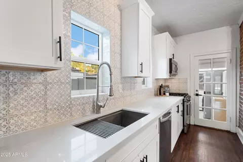 Kitchen - 1637 Earll Dr, Phoenix, AZ 85016 photo 3 of 3