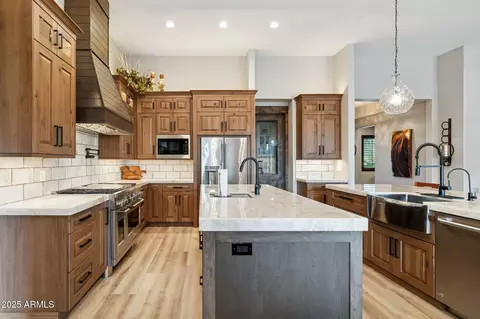 Kitchen - 1510 E Cloud Rd, Phoenix, AZ 85086 photo 5 of 6