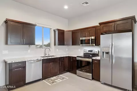 Kitchen - 1510 E Cloud Rd, Phoenix, AZ 85086 photo 6 of 6