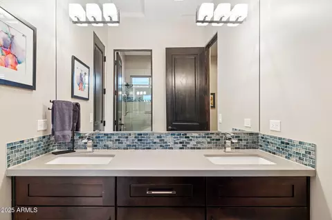 Bath - 1510 E Cloud Rd, Phoenix, AZ 85086 photo 4 of 10