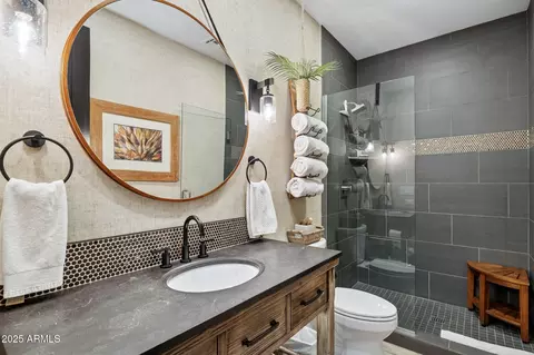 Bath - 1510 E Cloud Rd, Phoenix, AZ 85086 photo 6 of 10