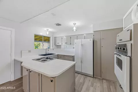 2910 N 60th Dr, Phoenix, AZ 85033 photo 10