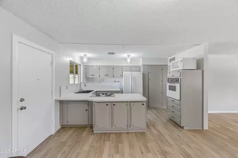2910 N 60th Dr, Phoenix, AZ 85033 photo 9