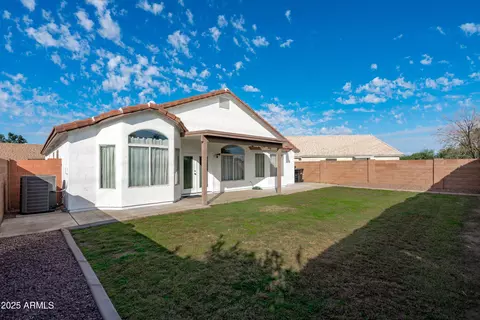 Exterior - 2833 E Renee Dr, Phoenix, AZ 85050 photo 7 of 9