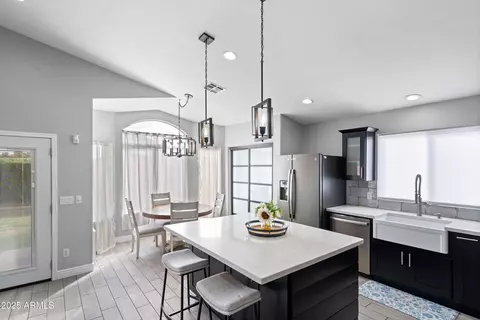Kitchen - 2833 E Renee Dr, Phoenix, AZ 85050 photo 3 of 7