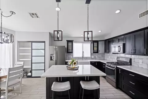 Kitchen - 2833 E Renee Dr, Phoenix, AZ 85050 photo 2 of 7