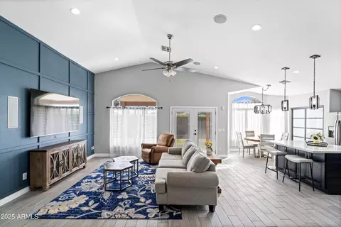Living - 2833 E Renee Dr, Phoenix, AZ 85050 photo 2 of 5