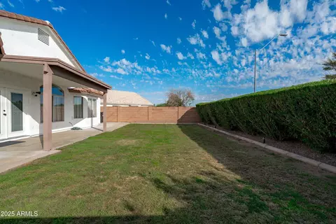Exterior - 2833 E Renee Dr, Phoenix, AZ 85050 photo 5 of 9