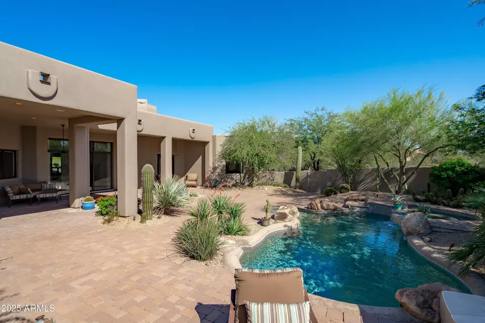 Exterior - 8300 E Dixileta Dr #235, Scottsdale, AZ 85266 photo 17 of 23