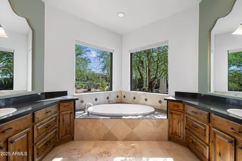 Bath - 8300 E Dixileta Dr #235, Scottsdale, AZ 85266 photo 1 of 6