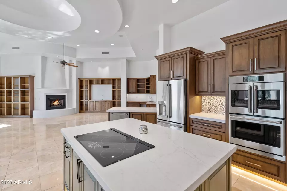 Kitchen - 8300 E Dixileta Dr #235, Scottsdale, AZ 85266 photo 7 of 10