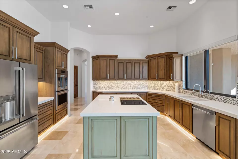 Kitchen - 8300 E Dixileta Dr #235, Scottsdale, AZ 85266 photo 2 of 10