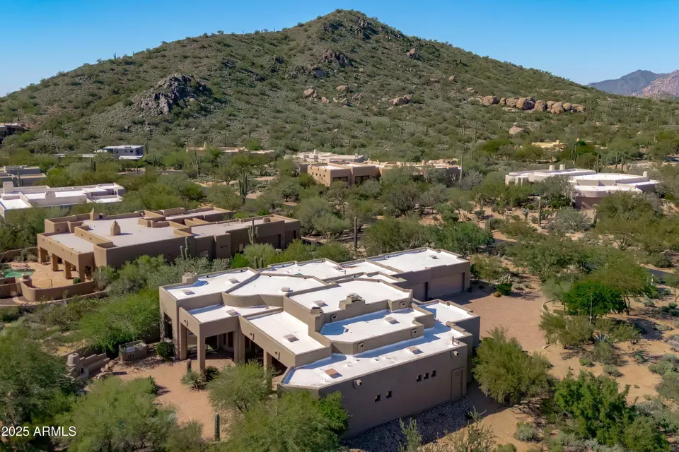 View/Area - 8300 E Dixileta Dr #235, Scottsdale, AZ 85266 photo 3 of 7