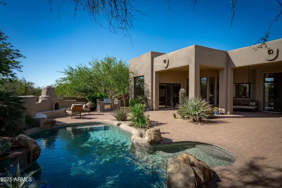 Exterior - 8300 E Dixileta Dr #235, Scottsdale, AZ 85266 photo 10 of 23