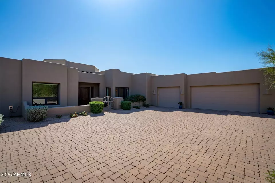 Exterior - 8300 E Dixileta Dr #235, Scottsdale, AZ 85266 photo 5 of 23