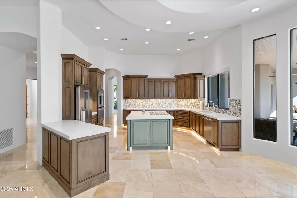 Kitchen - 8300 E Dixileta Dr #235, Scottsdale, AZ 85266 photo 4 of 10