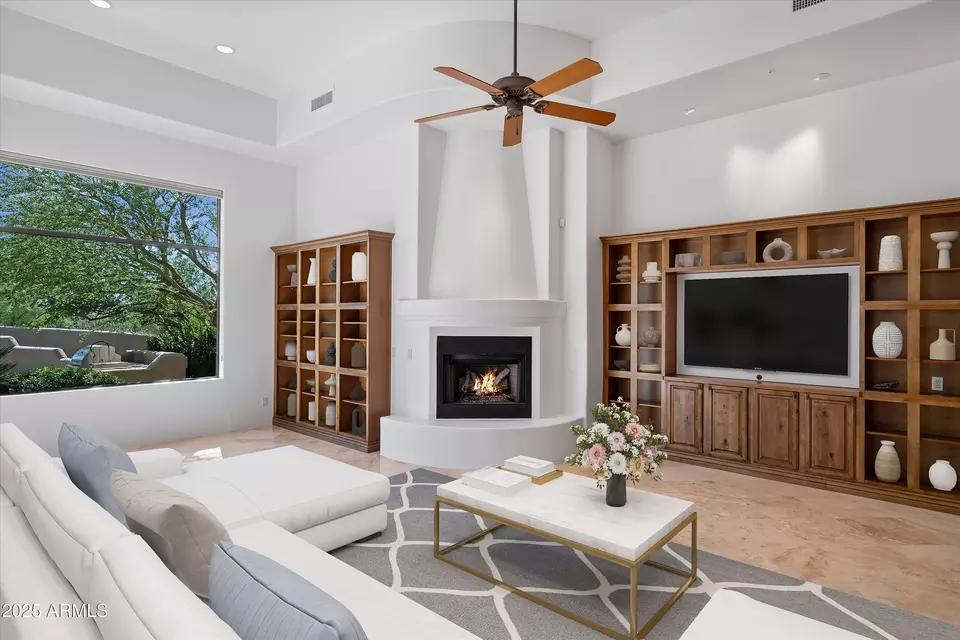 Living - 8300 E Dixileta Dr #235, Scottsdale, AZ 85266 photo 7 of 9