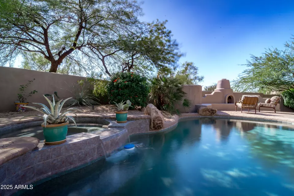 Exterior - 8300 E Dixileta Dr #235, Scottsdale, AZ 85266 photo 2 of 23