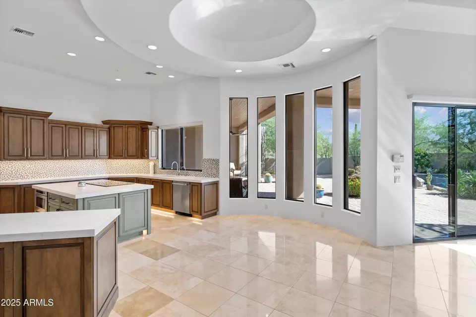 Kitchen - 8300 E Dixileta Dr #235, Scottsdale, AZ 85266 photo 5 of 10