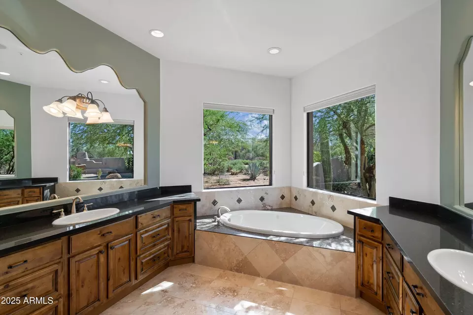 Bath - 8300 E Dixileta Dr #235, Scottsdale, AZ 85266 photo 2 of 6