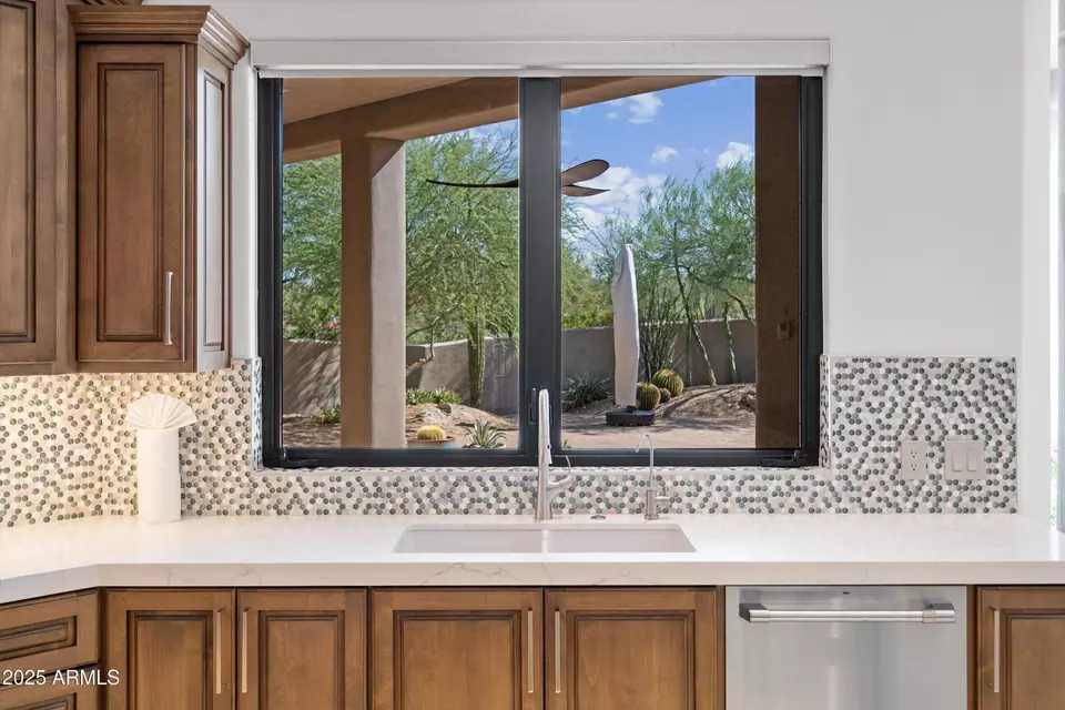 Kitchen - 8300 E Dixileta Dr #235, Scottsdale, AZ 85266 photo 9 of 10