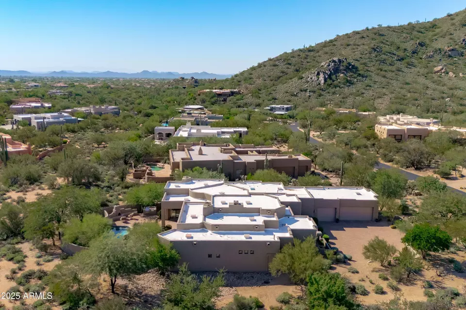 View/Area - 8300 E Dixileta Dr #235, Scottsdale, AZ 85266 photo 5 of 7