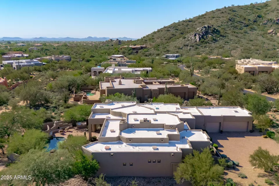 View/Area - 8300 E Dixileta Dr #235, Scottsdale, AZ 85266 photo 2 of 7