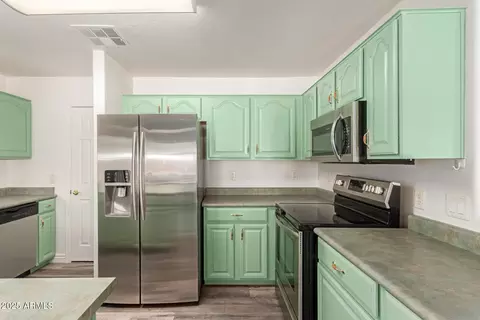 Kitchen - 1226 E Wahalla Ln, Phoenix, AZ 85024 photo 3 of 5