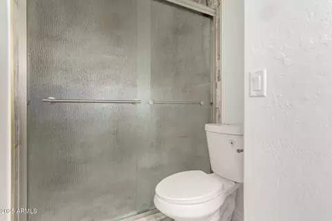 Bath - 1226 E Wahalla Ln, Phoenix, AZ 85024 photo 4 of 4