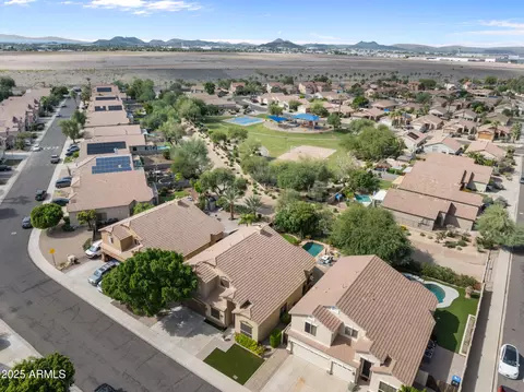 View/Area - 764 E Irma Ln, Phoenix, AZ 85024 photo 2 of 3