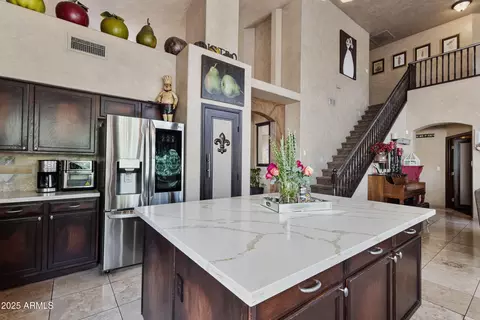Kitchen - 764 E Irma Ln, Phoenix, AZ 85024 photo 5 of 7