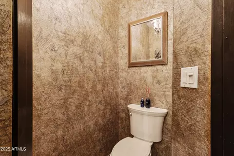 Bath - 764 E Irma Ln, Phoenix, AZ 85024 photo 3 of 3