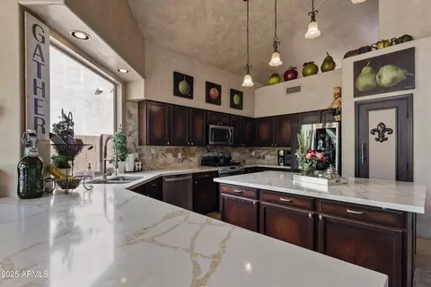 Kitchen - 764 E Irma Ln, Phoenix, AZ 85024 photo 3 of 7