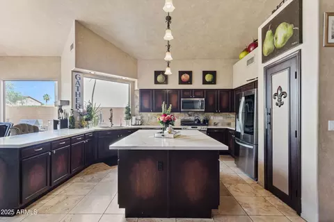 Kitchen - 764 E Irma Ln, Phoenix, AZ 85024 photo 1 of 7