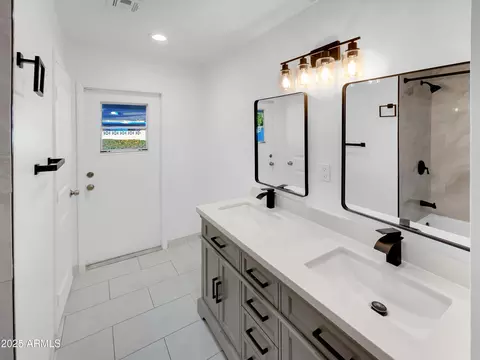 Bath - 8414 E Orange Blossom Ln, Scottsdale, AZ 85250 photo 1 of 2