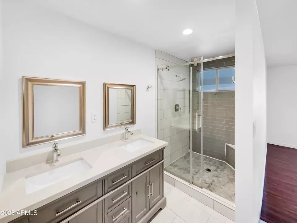 Bath - 8414 E Orange Blossom Ln, Scottsdale, AZ 85250 photo 2 of 2