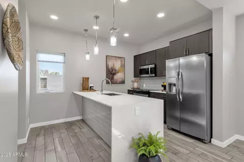 Kitchen - 2727 E Thomas Rd #9, Phoenix, AZ 85016 photo 4 of 5