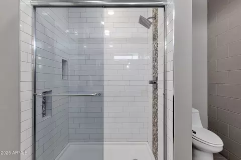 Bath - 2727 E Thomas Rd #9, Phoenix, AZ 85016 photo 5 of 5