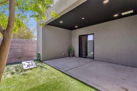 Exterior - 2727 E Thomas Rd #9, Phoenix, AZ 85016 photo 1 of 8