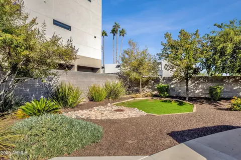 Exterior - 2727 E Thomas Rd #9, Phoenix, AZ 85016 photo 7 of 8