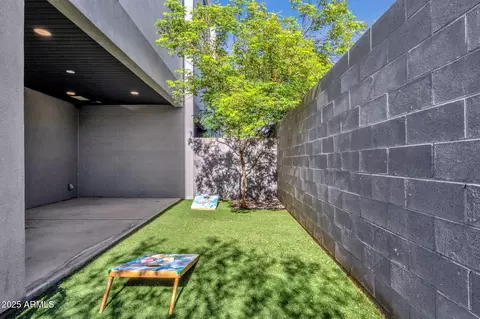 Exterior - 2727 E Thomas Rd #9, Phoenix, AZ 85016 photo 5 of 8